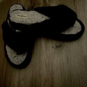 Dearfoams Black Fuzzy Slippers Cozy Indoor Wear